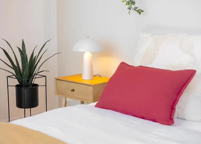 Bright 2Br - 4Th Floor, Balcony, Free Parking By Gravity Prague