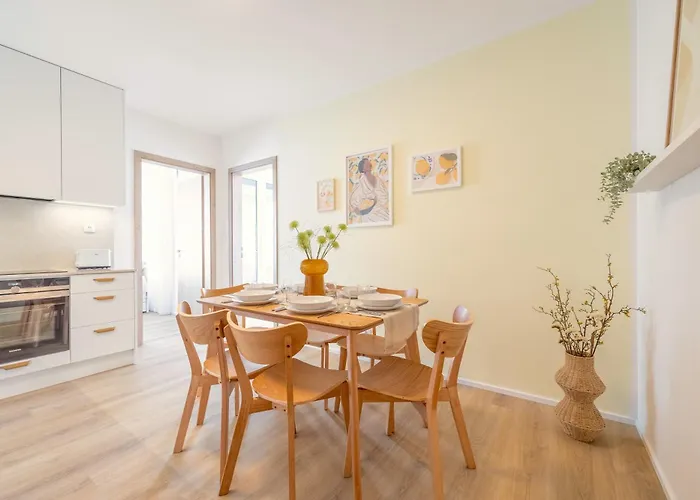 Bright 2Br - 4Th Floor, Balcony, Free Parking By Gravity Prague