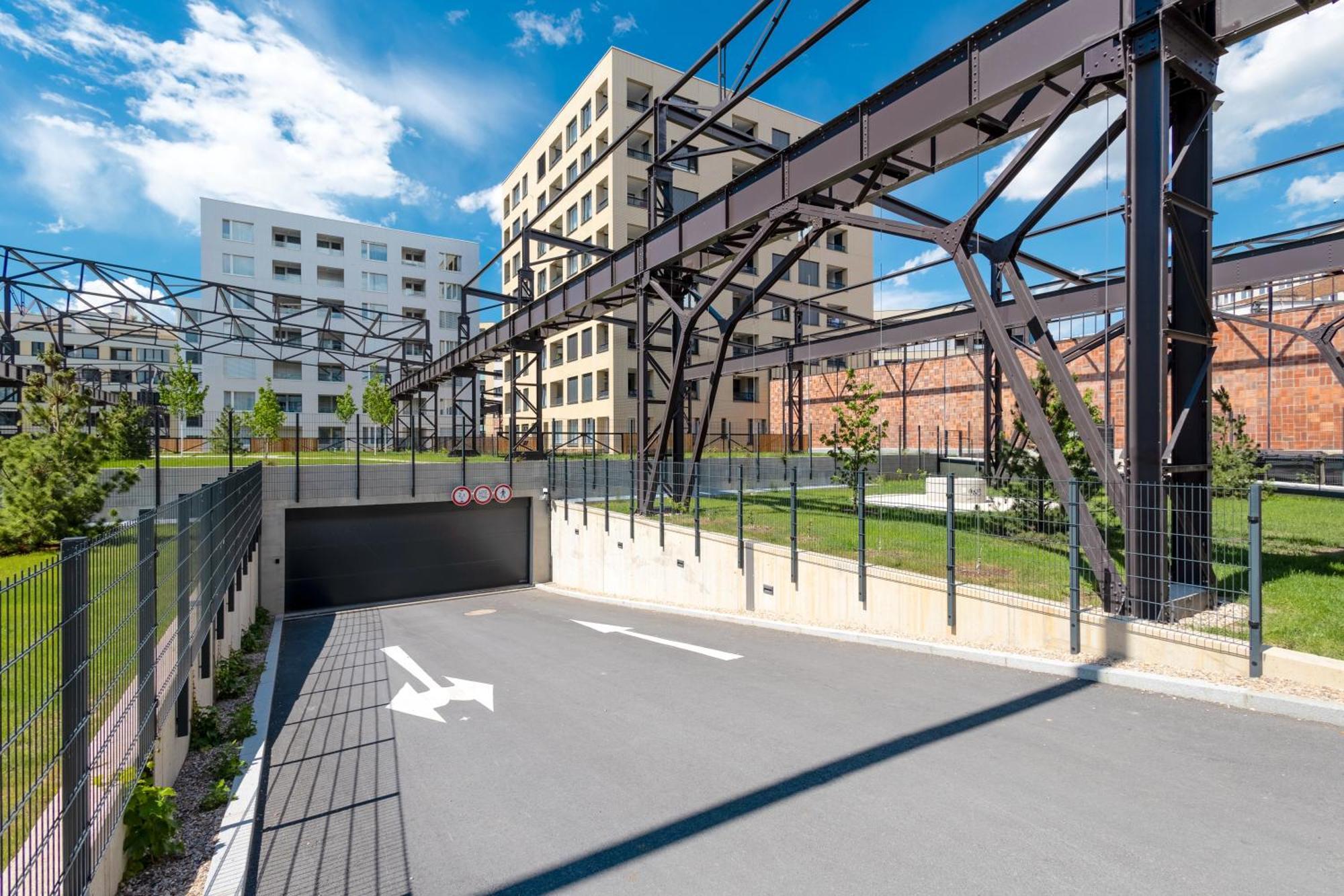 Bright 2br - 4th Floor, Balcony, Free Parking By Gravity Appartamento