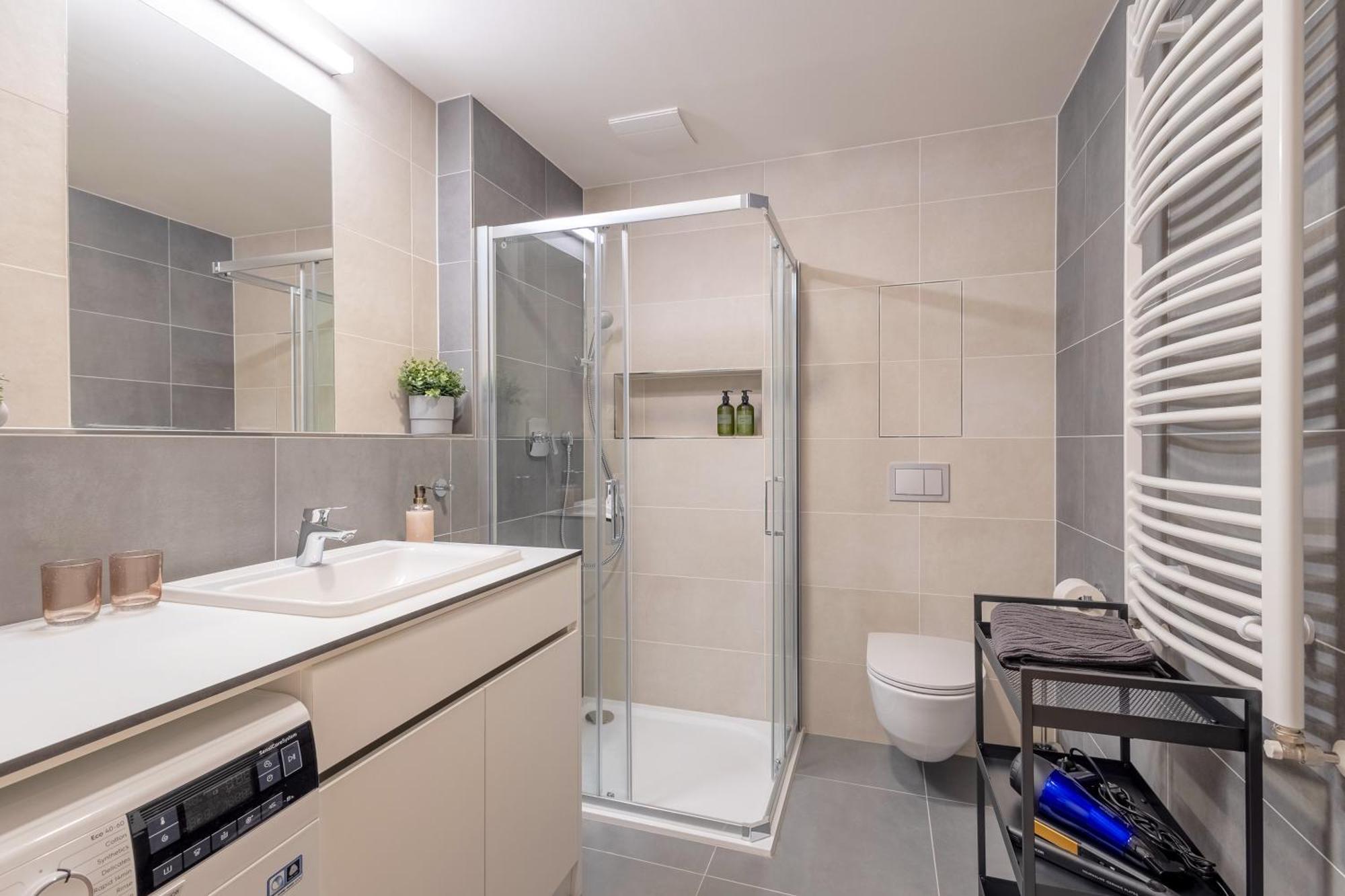 Appartamento Bright 2br - 4th Floor, Balcony, Free Parking By Gravity