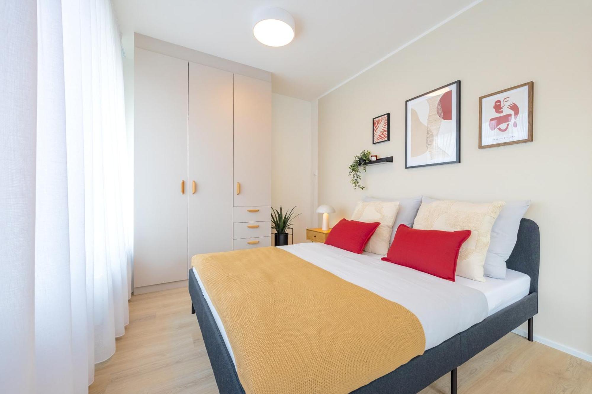 Bright 2br - 4th Floor, Balcony, Free Parking By Gravity Appartamento *