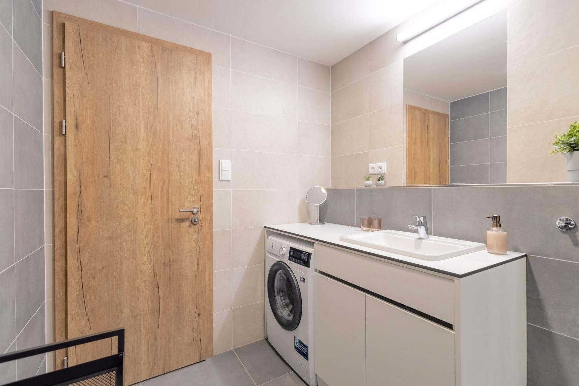 Appartamento Bright 2br - 4th Floor, Balcony, Free Parking By Gravity Praga
