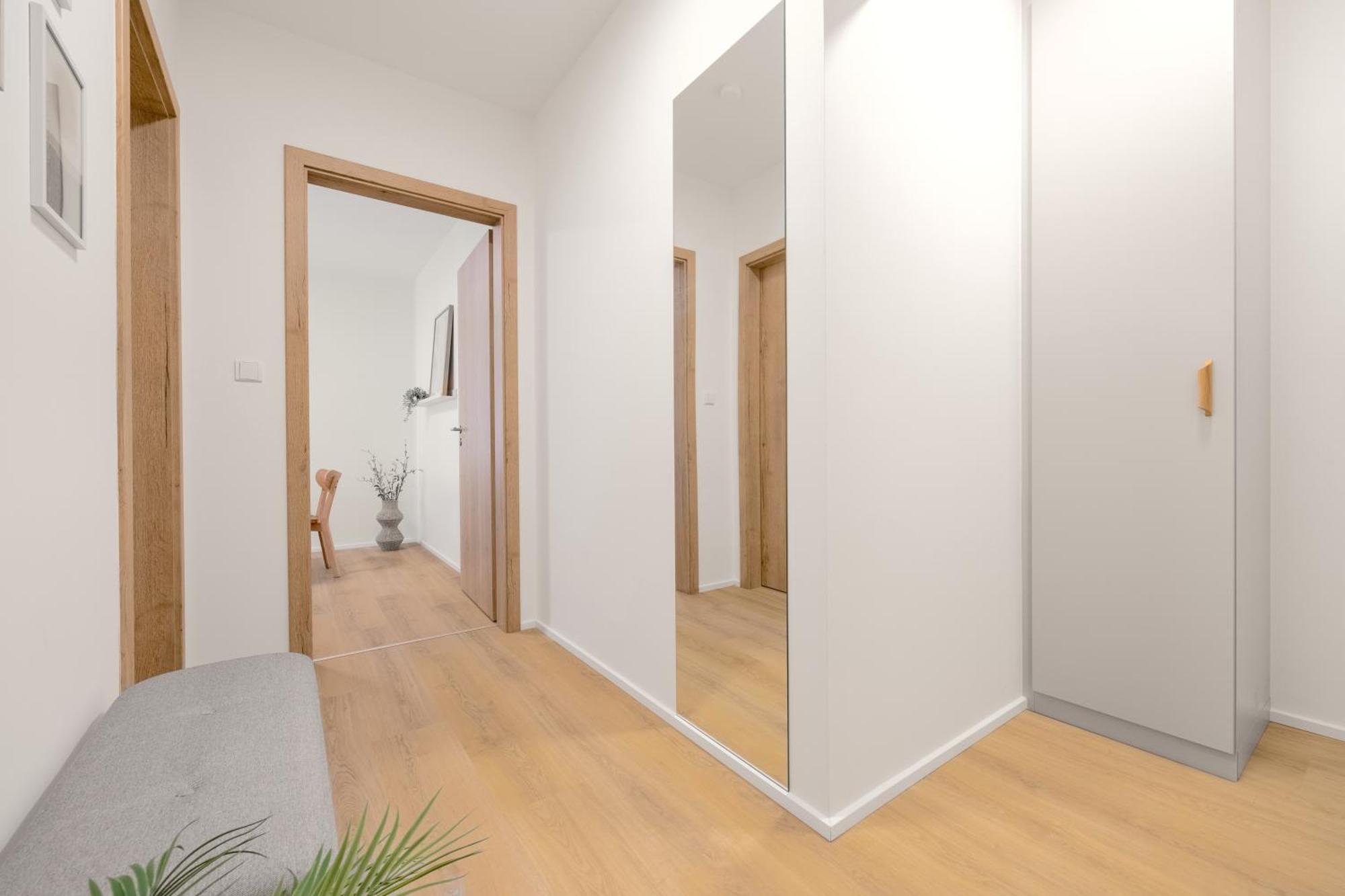 Bright 2br - 4th Floor, Balcony, Free Parking By Gravity Appartamento